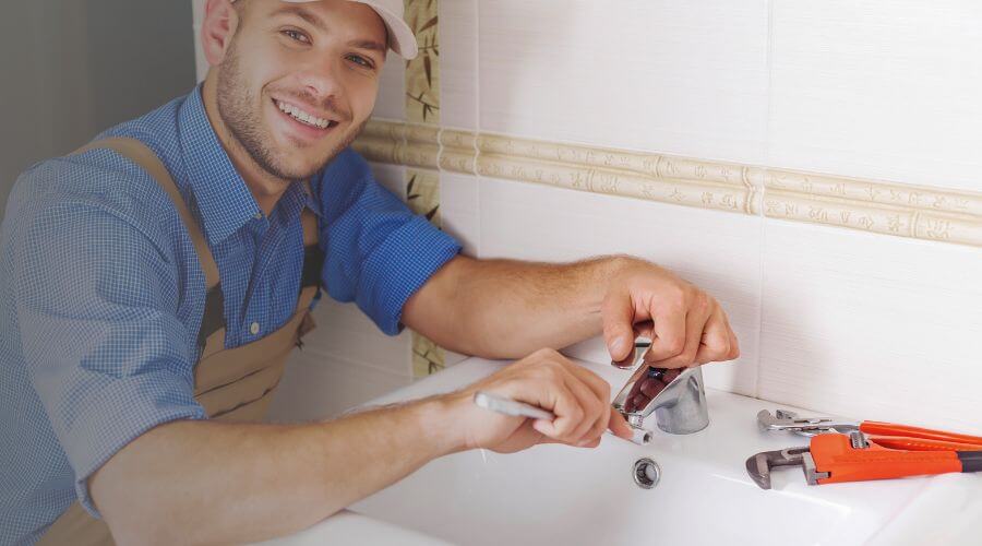 Local expert plumbing services in Bladensburg, OH